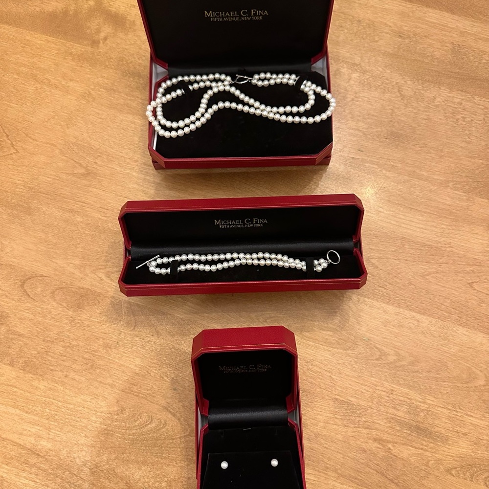 Michael C. Fina Pearl necklace bracelet earrings set brand new in box never worn